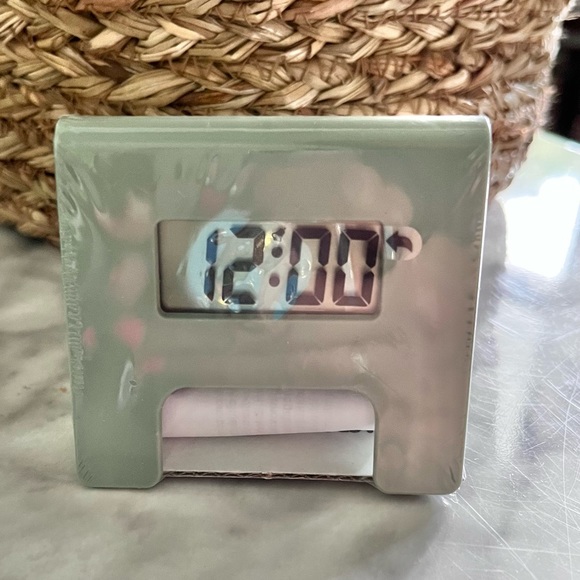 Perfect Little Alarm Clock ⏰ - Picture 3 of 9